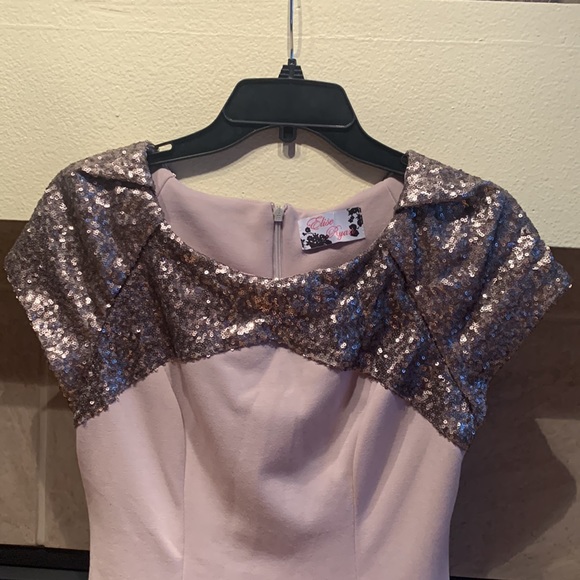 Gorgeous sequins dress - Picture 4 of 9